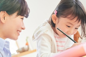 今注目される「金融教育」！親子で無理なくお金の知識を付けるには？