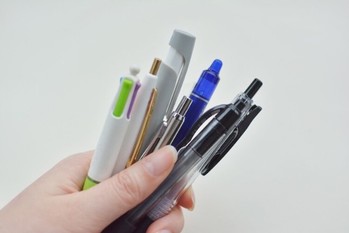 「パイロット」と「三菱鉛筆」　業績の行方を分ける要因とは