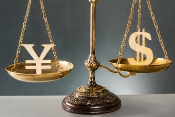 財務省は1年半ぶりに為替介入、年後半には150円割れも