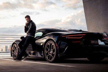 D・ベッカム氏がデザインしたマセラティMC20のワンオフモデルが登場