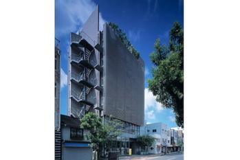 ストライプインターの立花隆央氏が退任し新CEOに川部将士氏が就任