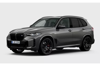 厳選されたボディカラーにブラックのエレメントが映えるBMW X5の特別限定モデルが日本上陸