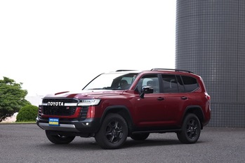 【本格ヨンクがカッコいい！】ランドクルーザー300は、強靭さを携えたオールラウンダー。フラッグシップにして最強の乗り物である！