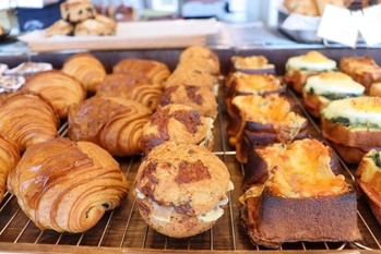 菓子・パン業界、値上げのおかげで「過去最高の好況」に