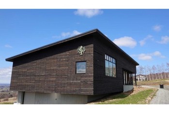 北海道・馬追蒸溜所「北海道コーンウイスキー・ニューポット」が発売