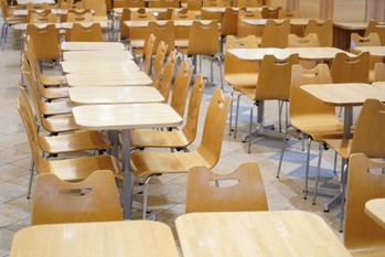 ホーユーだけじゃない！中小の4分の1が「赤字転落」の給食業界