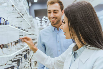 メガネスーパー,戦略,マネジメント,星崎