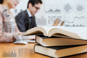 政府経済見通しの精度