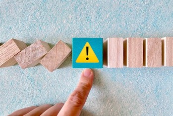 トランプの関税引き上げが不況を招く？ 資産防衛のために始める投資