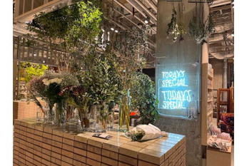 アダストリアが「トゥデイズスペシャル」と「ジョージズ」を買収