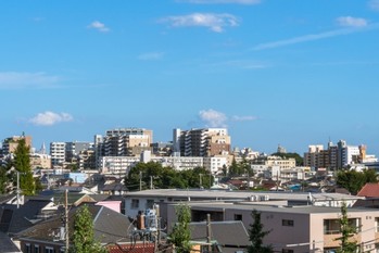 新宿から約20分の利便性。「ディアレイシャス上井草。“アニメの聖地”上井草に立つ。