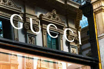 GUCCI,赤字