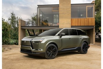 トヨタは着々とBEV戦略を進行。伸びやかな3列シートBEV「レクサスTZ」世界初公開。コンセプトは「Driving Lounge」