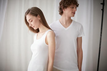 グンゼの中間決算は6億5800万円の最終赤字に転落も、50億円を上限に自己株式を取得へ