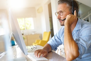 ビデオ会議を詰め込むのは危険？リモートワークで勃発する「テクノロジー疲れ」とは