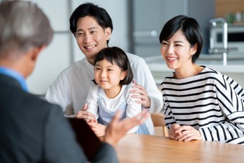 不動産投資は個人事業主として行うのがいいのか？ メリットや法人化のタイミングも紹介