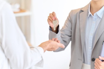 オーナーチェンジ物件とは？ 初心者向けにメリット・デメリットをわかりやすく解説