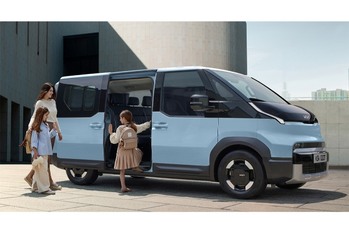 Kia PBVジャパン（韓国・起亜）がBEVミニバン＆カーゴを携えて日本で販売を開始した