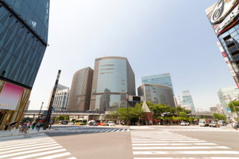 給料は当然もらって、株で10万を1年で月収20万に!