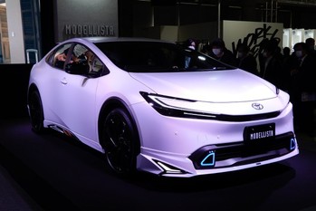 モデリスタが新型トヨタ・プリウスのドレスアップカーを発表