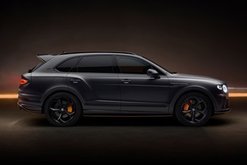 ブラックのベントレーウイングが印象的なベントレー・ベンテイガの特別仕様車が登場