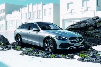 第5世代の新型メルセデス・ベンツ・Cクラスにクロスオーバーモデルを新設定