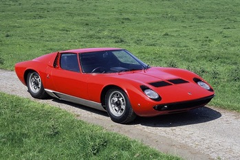 【情熱と革新／究極のアイデンティティ】スーパーカーに新たな基準を提示「ランボルギーニ・ミウラ & カウンタック」ストーリー