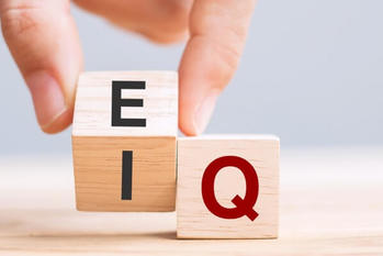 資産運用の方向性を決める、お金のIQとEQのバランス