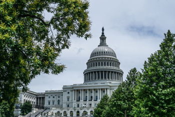 米国22年度予算編成の行方