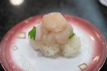 海外事業の収益力に大きな差が「スシロー」と「くら寿司」国内はともに振るわず