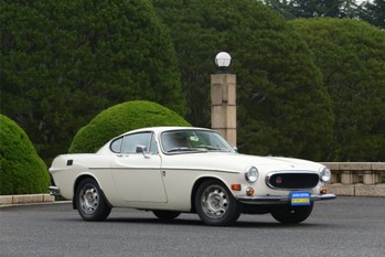 【20世紀名車】愛称は「スウェディッシュ・フェラーリ」。美しさとロングライフを追求した1972年ボルボ1800Eの永遠性