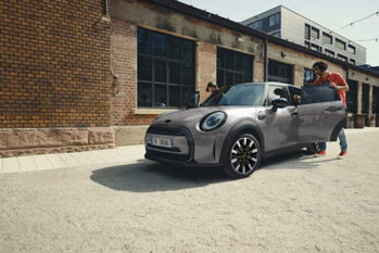 日本のみの特別仕様車！　BMWから「MINI Camden Edition」が新登場