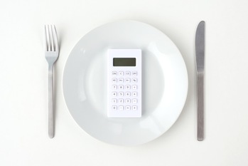 エンゲル係数が43年ぶり高水準、食費上昇で国民生活が逼迫へ