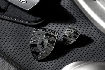 ポルシェがターボモデル専用の新メタリックカラー「ターボナイト」を発表
