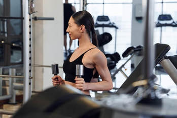 運動嫌いの45歳、ヨガやピラティスよりも続けられる運動は？【皮膚科医・横井彩先生の彩肌通信第11回】