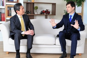 パックン、REDS代表 深谷