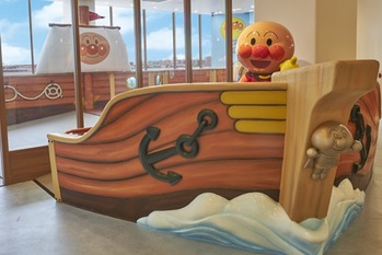 「点字ブロック炎上」アンパンマンミュージアムの意外な親会社