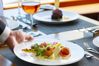 フードロス削減で競争力を高める！宿泊業・飲食業・小売業の事例