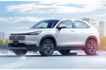 ランボルギーニ・ウルスのプラグインハイブリッドモデル「ウルスSE」が日本デビュー