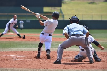 日本人メジャー選手と高校野球部員数との相関関係