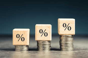 10年間で元手が倍になる年間利回り７％はどんな資産配分なら達成できますか？