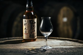 三郎丸蒸留所のウイスキーグラス「The Ultimate Peat Glass」が発売開始