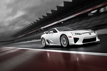 レクサスのV10（1LR-GEU）は、すべてに最高を目指したLFAに特別な輝きを与えた！