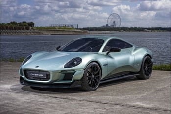 ケータハムは東京オートサロン2025に装いを新たにしたEVクーペのコンセプトカー「プロジェクトV」とスポーツ装備を纏った「セブン170R」を出展