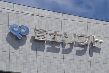 富士ソフト争奪戦が新局面、ベインキャピタルが「敵対的TOB」辞さずに姿勢を転換