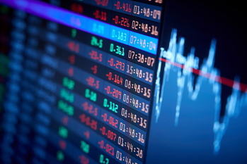 日銀は現状の金融政策を維持、為替市場は円安にふれ株価は上昇