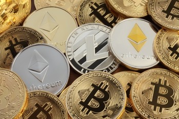 過剰流動性の下で乱高下する暗号資産価格