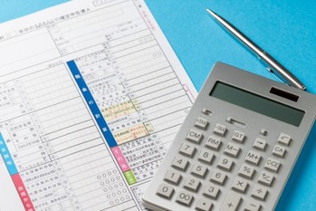 投資信託で確定申告が必要になるケースは？手間や税金を抑えるポイント