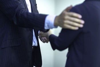 部下のモチベーションを爆上げさせる方法　ピグマリオン効果を用いた6つの育成手段