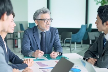 経営会議とは？意義ある会議を実現するための7つの改革案